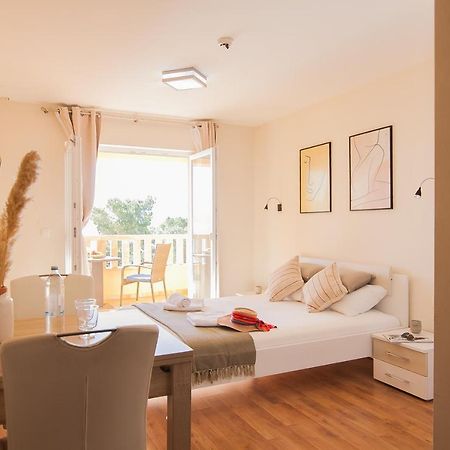 Hotel Villa Dzamonja Бол Екстер'єр фото