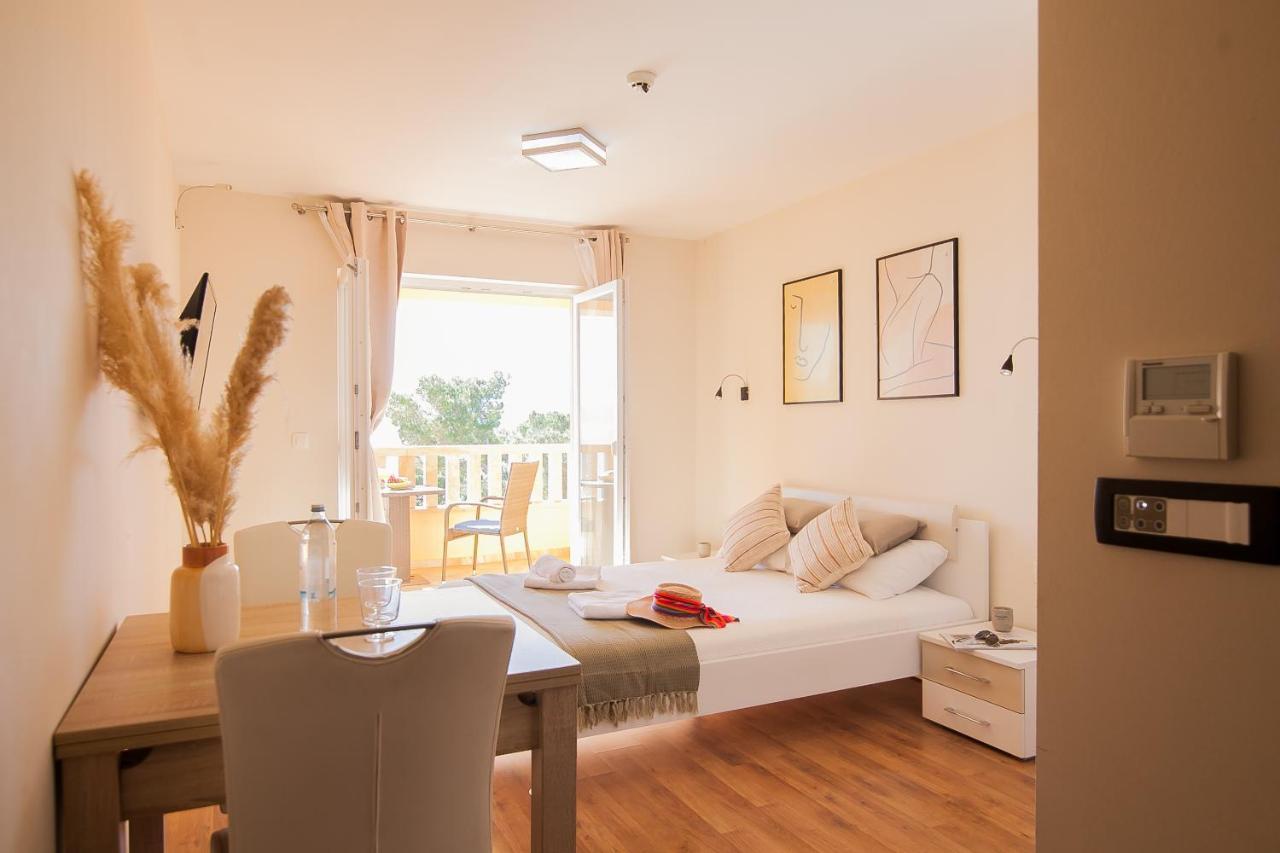 Hotel Villa Dzamonja Бол Екстер'єр фото