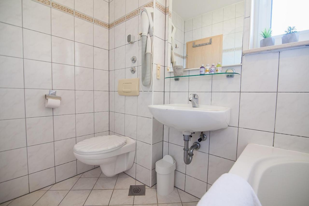 Hotel Villa Dzamonja Бол Екстер'єр фото